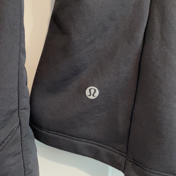 Lululemon Down For It All Black Size 4 EUC - Picture 5 of 8